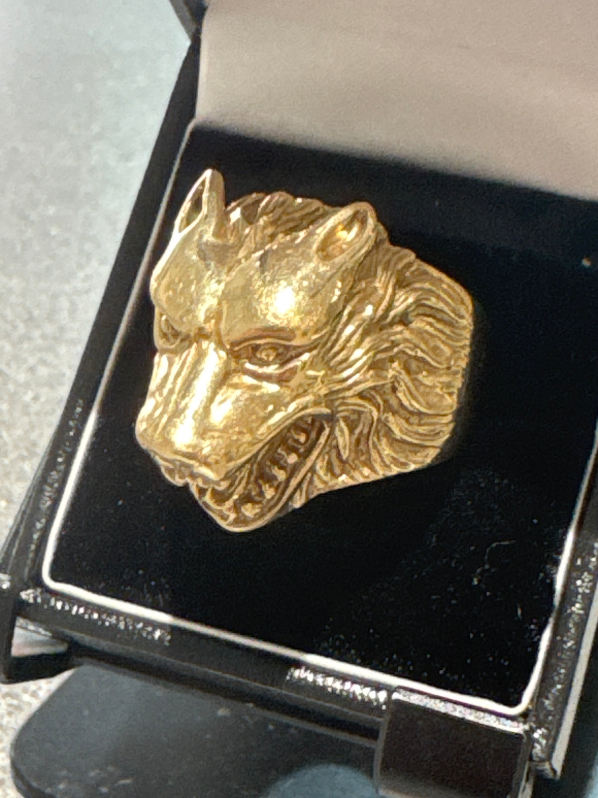 9ct gold wolf ring size v